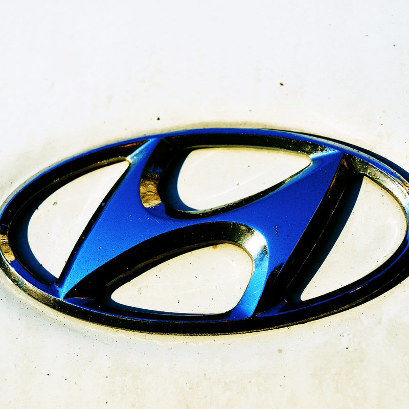 Illustration for article titled The Ten Worst Car Company Logos Of All Time